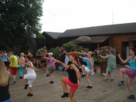 zumba-pod-sirym-nebem